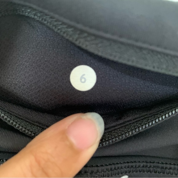 Lululemon Rare Speed Tight IV (Brushed) Reflective Silver Sequin EUC Size - 6 - Picture 11 of 13